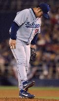 Dodgers' Nomo misses 100th career win in majors